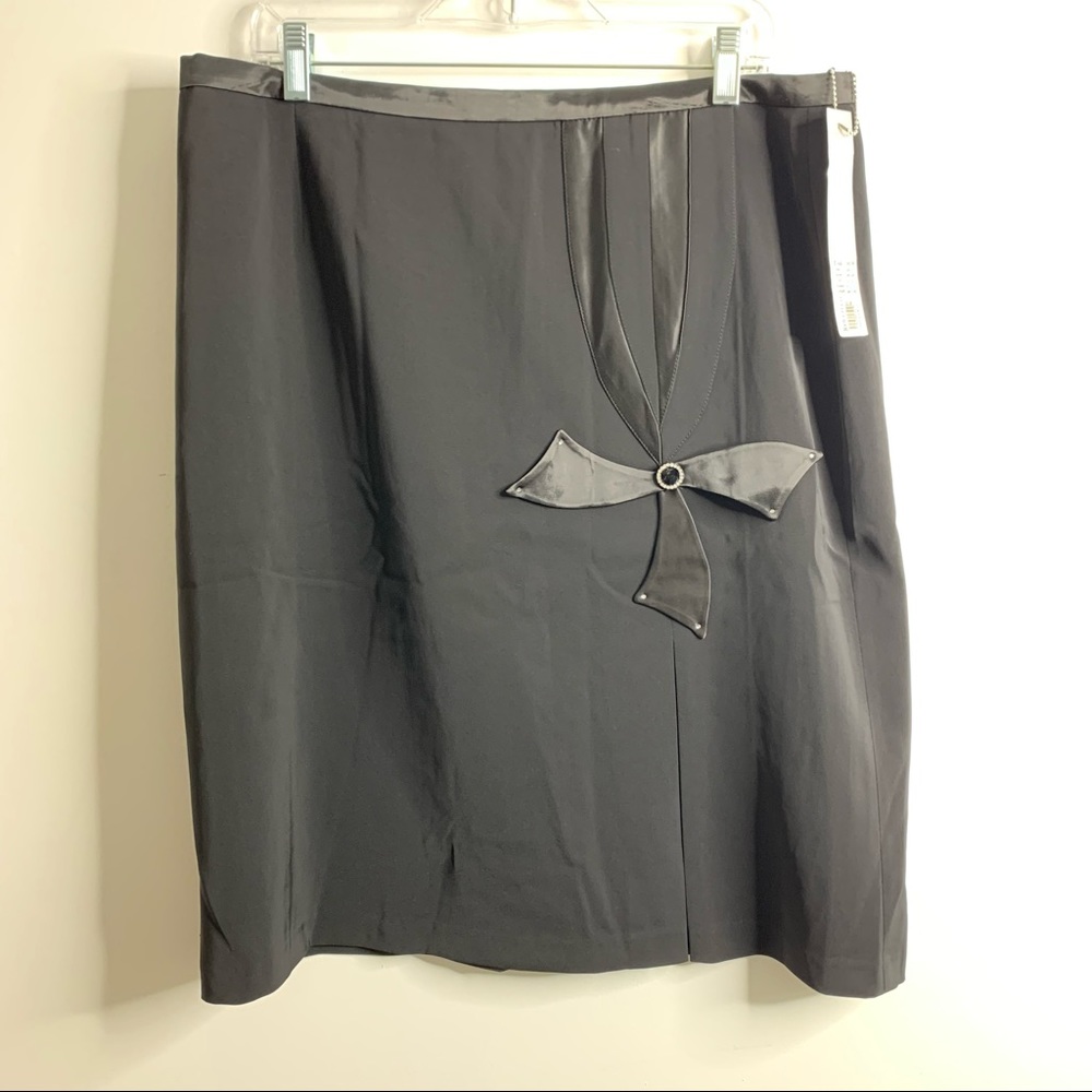 ☀️ 3/$15 Rocco & Co Black Mini Skirt with Flower Detail